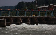 暴雨致巴基斯坦超100人伤亡之际，印度水坝开闸向下游泄洪