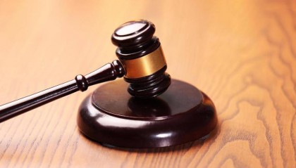 女孩饮酒后坠楼身亡，家属索赔近60万 4名共饮者一审被判赔19万元