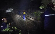 无视暴雨蓝色预警，一男一女密云雨中登山被困
