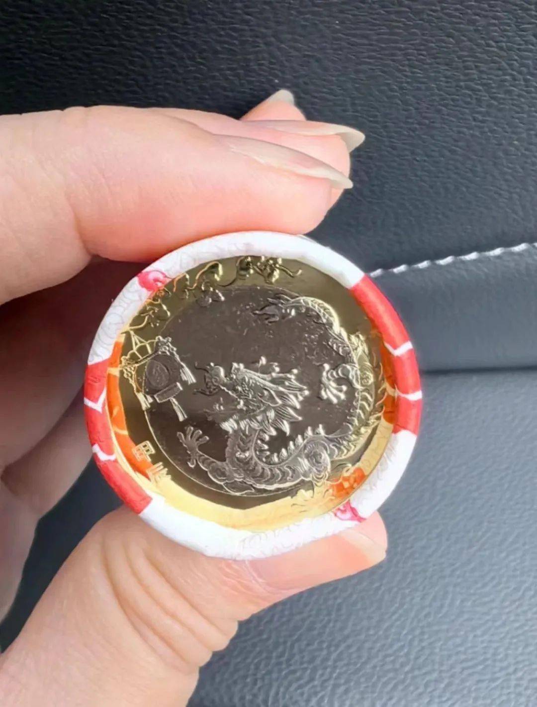 兑换第1天！龙币龙钞实物高清图来了！价格起飞！