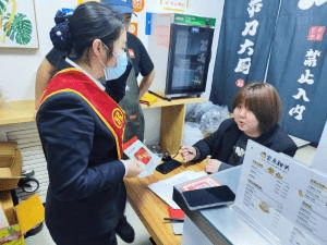 工行秦皇岛山海关支行开展“零钱包”兑换及“整治拒收人民币现金”宣传活动