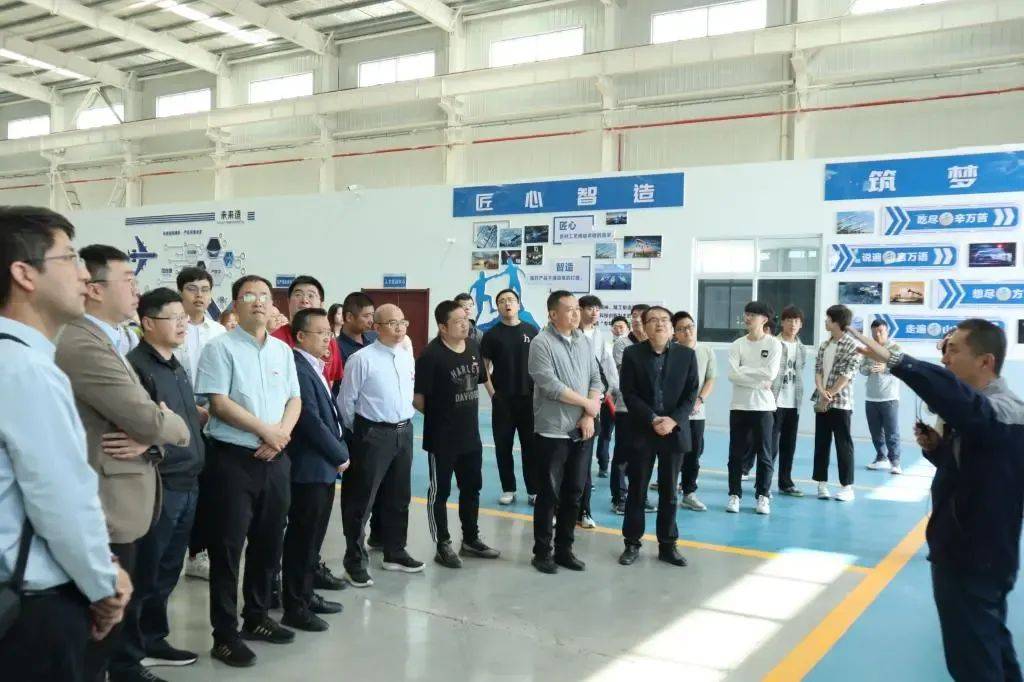 搭建校企交流平台 市人才交流服务中心组织高校学子进企业