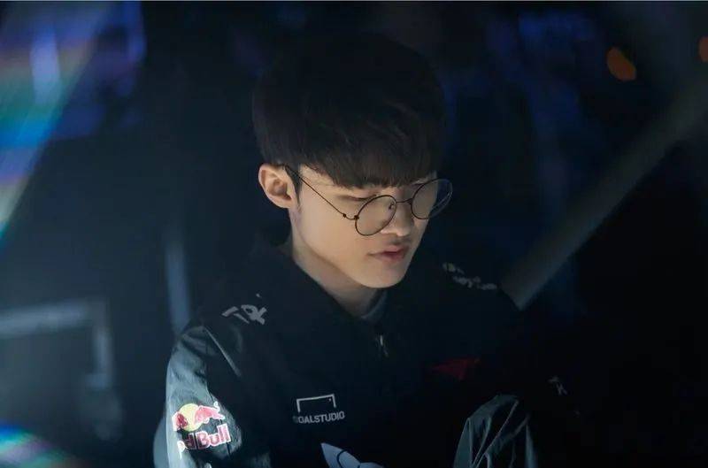 虎娘日报：电竞杯与各直播平台达成合作 LGD翻盘BLG创造奇迹