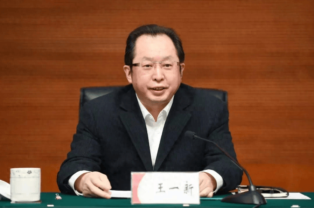 卖官鬻爵，搞权色交易，干预司法，同期落马的三虎同日被双开
