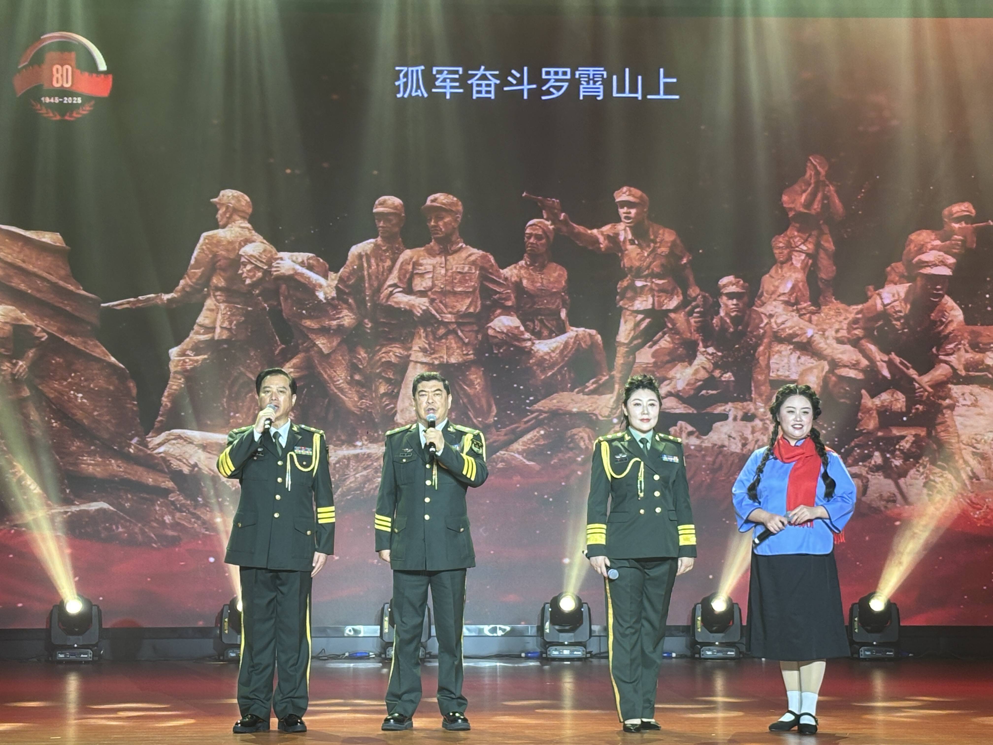95岁抗战老兵现身！“热血铸荣光”文艺展演走进南京邮电大学
