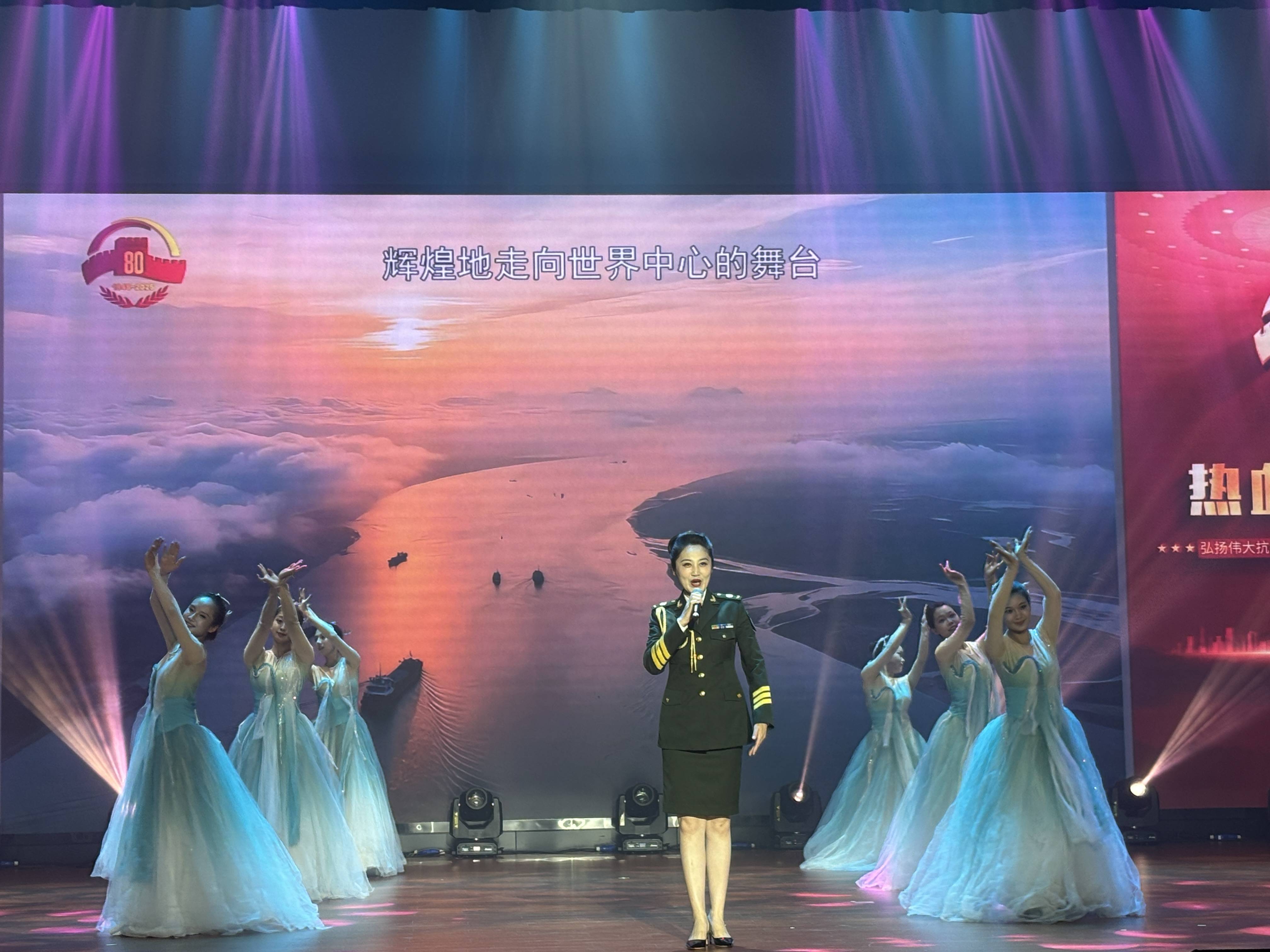 95岁抗战老兵现身！“热血铸荣光”文艺展演走进南京邮电大学